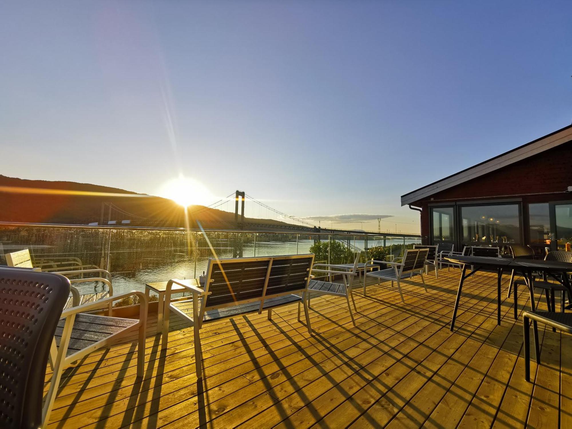 Tjeldsundbrua Hotel Skanland ภายนอก รูปภาพ