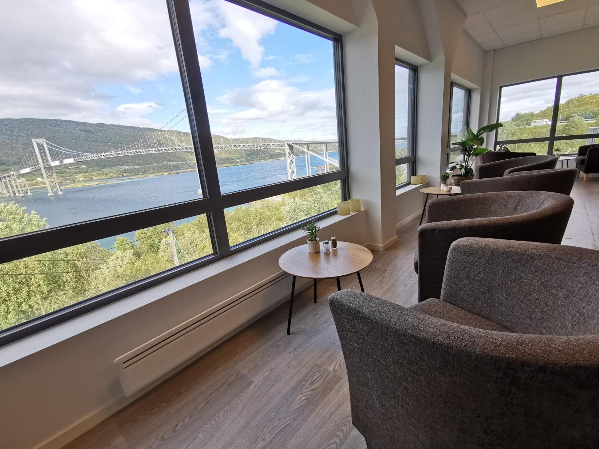 Tjeldsundbrua Hotel Skanland ภายนอก รูปภาพ